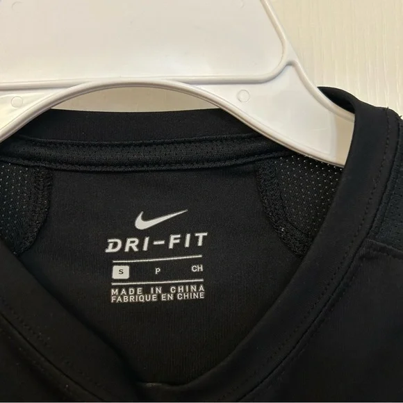 Nike big boys Dri-Fit short sleeve top Size M in Black - Picture 3 of 4